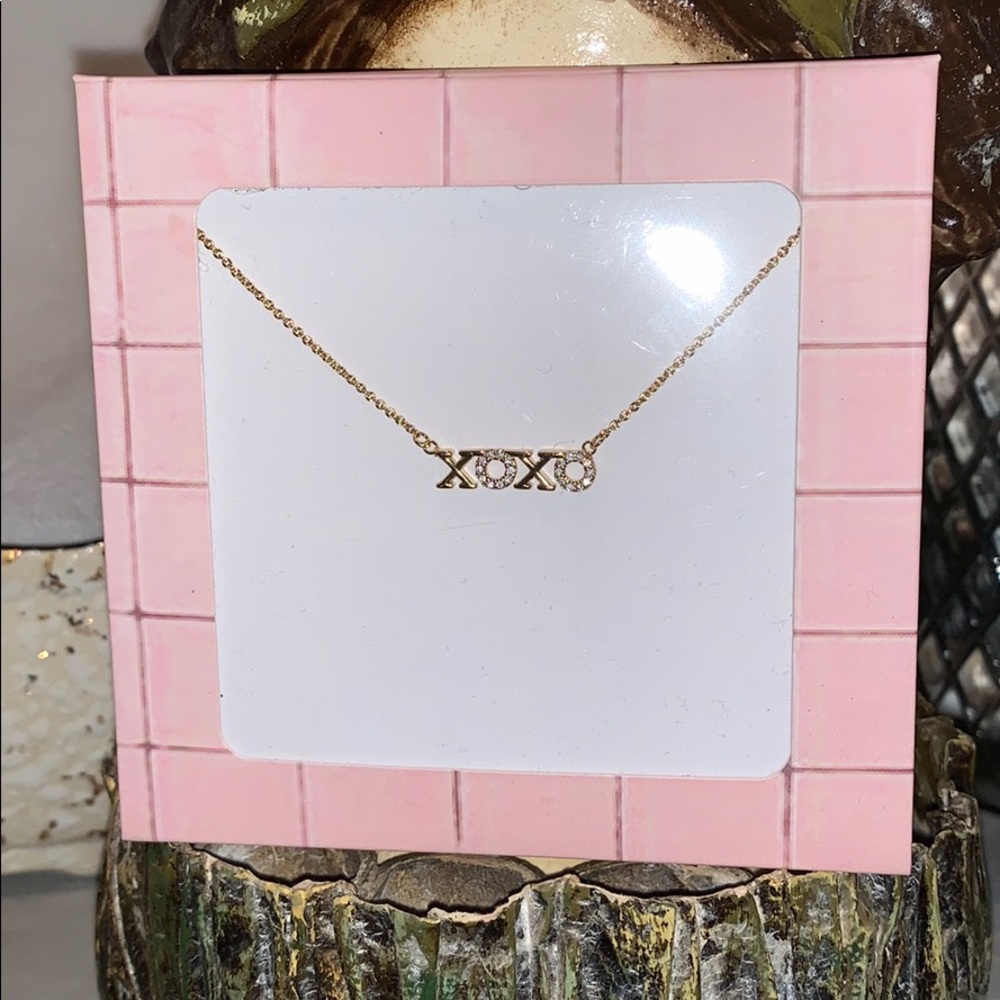 New! Stella & Dot XOXO necklace in GOLD